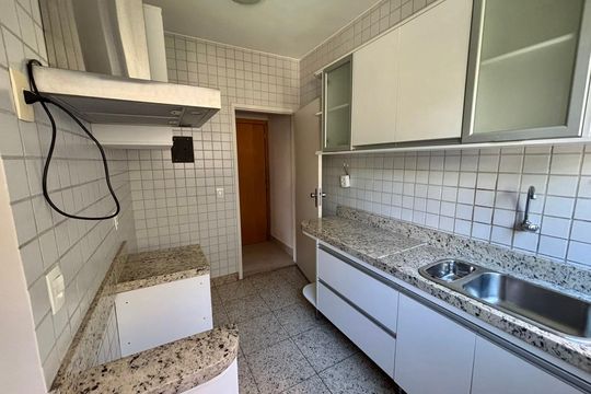 Cozinha e Área de Serviço de apartamento para alugar com 2 quartos, 70m² em Sion, Belo Horizonte