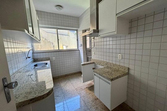 Cozinha e Área de Serviço de apartamento para alugar com 2 quartos, 70m² em Sion, Belo Horizonte