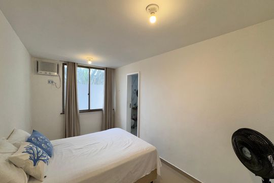 Suíte de casa de condomínio para alugar com 2 quartos, 65m² em Recreio dos Bandeirantes, Rio de Janeiro