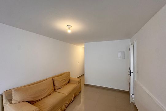 Sala de casa de condomínio para alugar com 2 quartos, 65m² em Recreio dos Bandeirantes, Rio de Janeiro