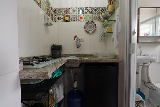 Cozinha de kitnet/studio à venda com 1 quarto, 35m² em Aclimação, São Paulo