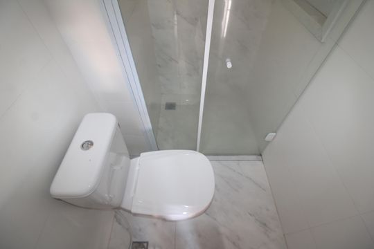 Banheiro de kitnet/studio para alugar com 1 quarto, 32m² em Santana, São Paulo