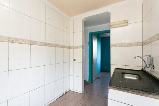 Cozinha de apartamento para alugar com 2 quartos, 46m² em Conjunto Habitacional Castro Alves, São Paulo