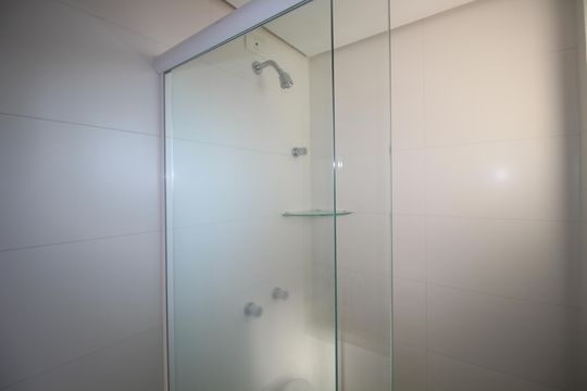 Banheiro de apartamento à venda com 3 quartos, 95m² em Jardim Itu, Porto Alegre
