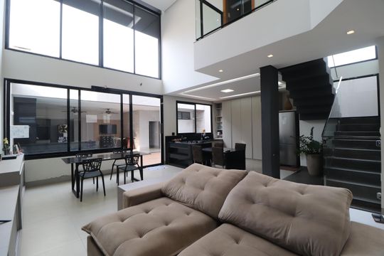 Casa para alugar com 4 quartos, 250m² em Minas Gerais, Uberlândia