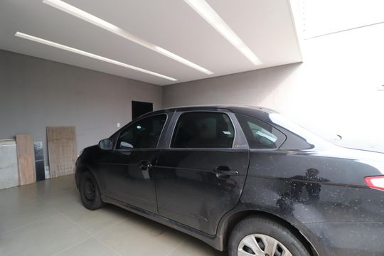 Garagem de casa para alugar com 4 quartos, 250m² em Minas Gerais, Uberlândia