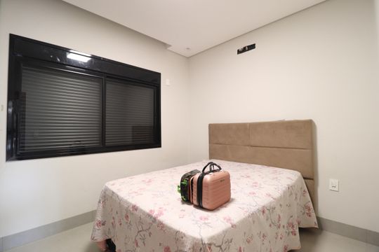 Quarto 1 de casa para alugar com 4 quartos, 250m² em Minas Gerais, Uberlândia