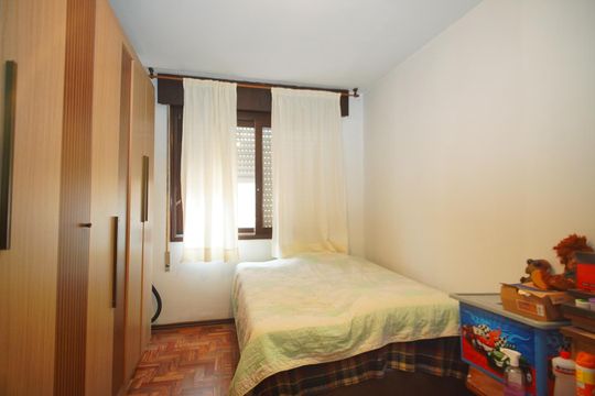 Quarto de apartamento à venda com 1 quarto, 58m² em Vila Ipiranga, Porto Alegre