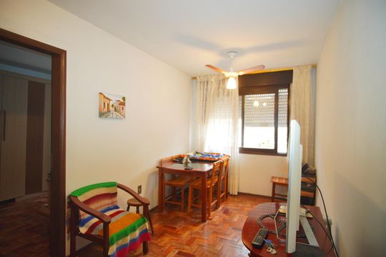 Sala de apartamento à venda com 1 quarto, 58m² em Vila Ipiranga, Porto Alegre