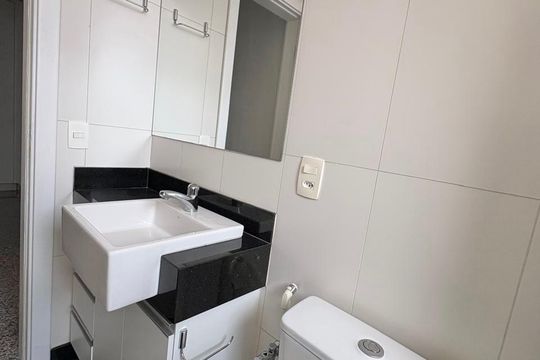 Banheiro Social de apartamento para alugar com 1 quarto, 40m² em Buritis, Belo Horizonte
