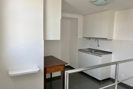 Cozinha de apartamento para alugar com 1 quarto, 40m² em Buritis, Belo Horizonte