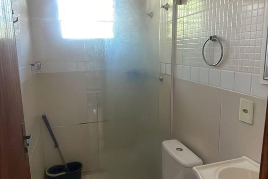 Banheiro de kitnet/studio para alugar com 1 quarto, 30m² em Cidade Universitária, Campinas
