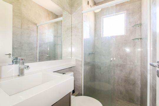 Banheiro de apartamento para alugar com 2 quartos, 49m² em Igara, Canoas