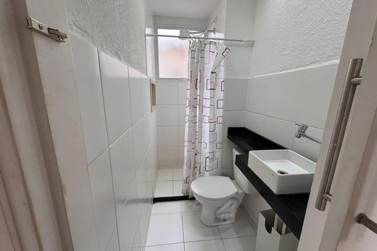 Banheiro de apartamento para alugar com 2 quartos, 52m² em Jardim Petropolis, Cotia