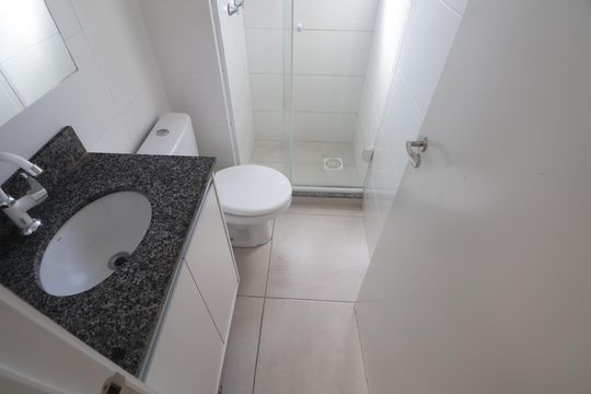 Banheiro de apartamento para alugar com 2 quartos, 48m² em Estância Velha, Canoas