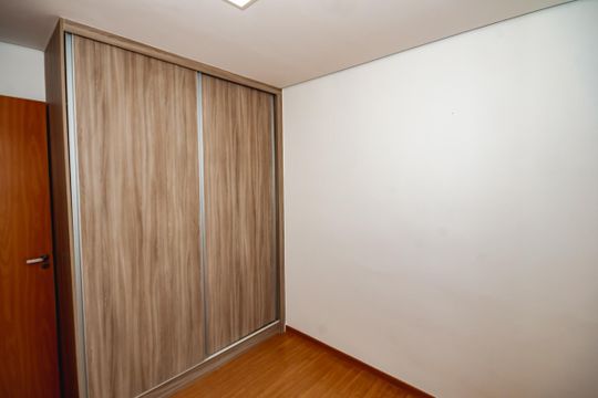 Quarto 2 de apartamento à venda com 2 quartos, 50m² em Conjunto Helena Antipoff, Belo Horizonte