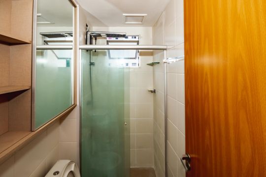 Banheiro Social de apartamento à venda com 2 quartos, 50m² em Conjunto Helena Antipoff, Belo Horizonte