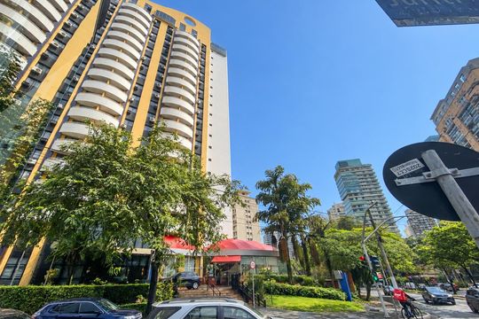 Fachada de apartamento à venda com 1 quarto, 35m² em Moema, São Paulo