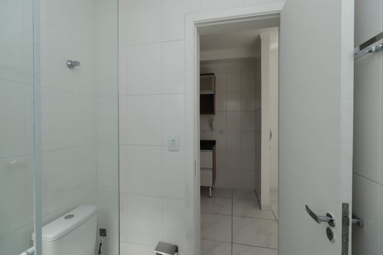 Banheiro de apartamento à venda com 1 quarto, 37m² em Vila Antonina, São Paulo