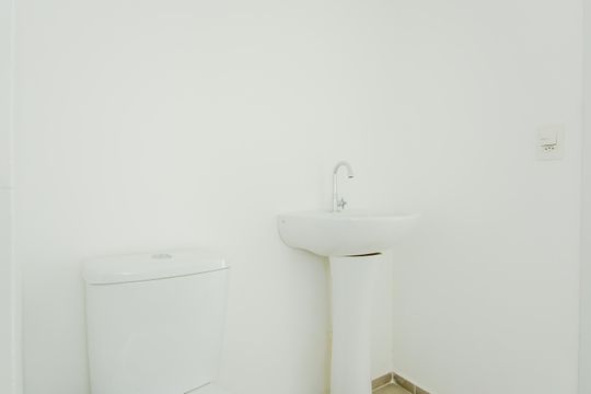 Banheiro  de apartamento à venda com 2 quartos, 38m² em Picanço, Guarulhos