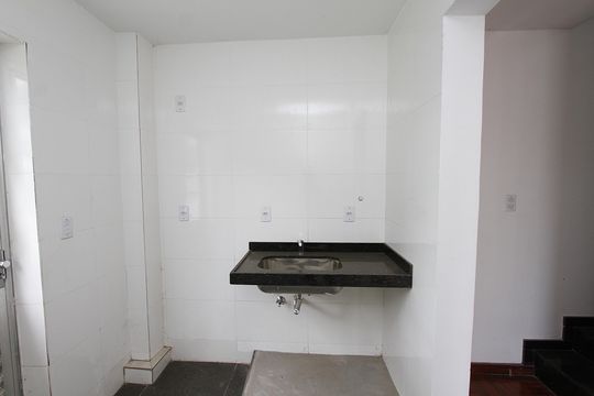 Cozinha de casa de condomínio à venda com 2 quartos, 125m² em Salgado Filho, Belo Horizonte