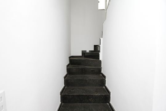 Escada de casa de condomínio à venda com 2 quartos, 125m² em Salgado Filho, Belo Horizonte