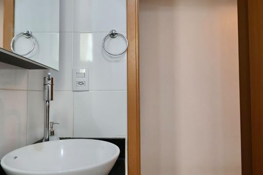 Banheiro de apartamento à venda com 2 quartos, 43m² em Vila São Bernardo, Campinas