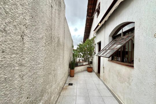 Área externa de casa à venda com 4 quartos, 256m² em Campo Belo, São Paulo