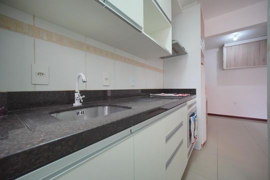 Cozinha  de apartamento para alugar com 1 quarto, 30m² em Kobrasol, São José