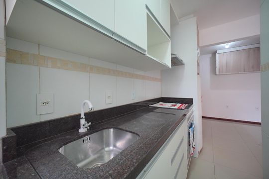 Cozinha  de apartamento para alugar com 1 quarto, 30m² em Kobrasol, São José
