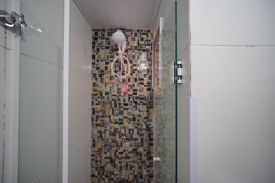 Banheiro  de apartamento para alugar com 1 quarto, 30m² em Kobrasol, São José