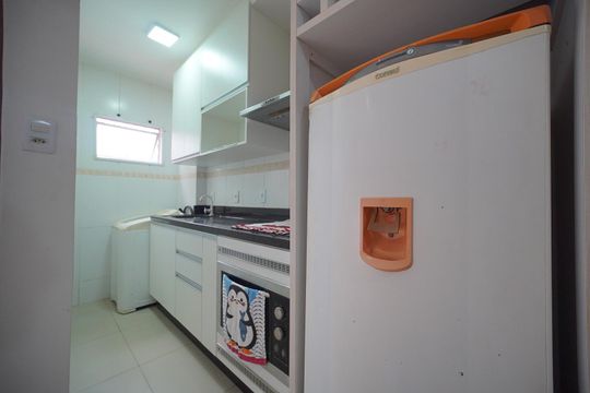 Cozinha  de apartamento para alugar com 1 quarto, 30m² em Kobrasol, São José