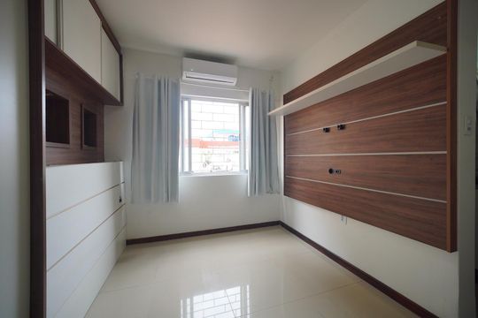 Sala/Quarto de apartamento para alugar com 1 quarto, 30m² em Kobrasol, São José