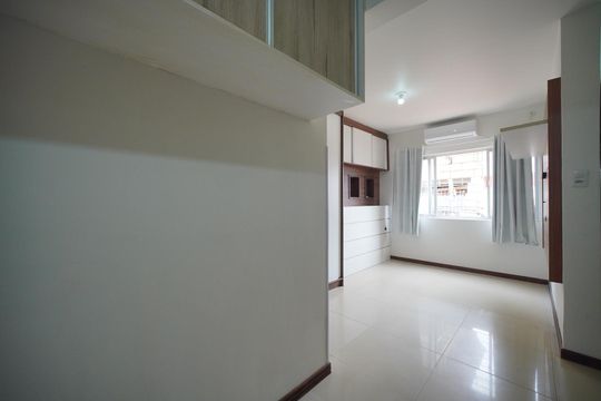 Apartamento para alugar com 1 quarto, 30m² em Kobrasol, São José