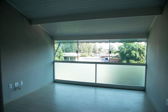 Sacada fechada  de casa de condomínio à venda com 3 quartos, 128m² em Vila Taquari, São Paulo