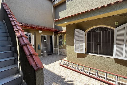Quintal de casa para alugar com 2 quartos, 70m² em Vila Alto de Santo Andre, Santo André