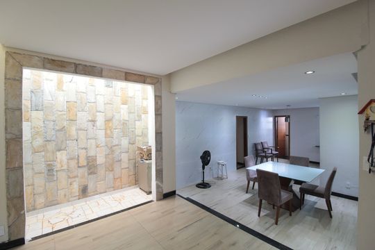 Casa à venda com 3 quartos, 140m² em Serrano, Belo Horizonte