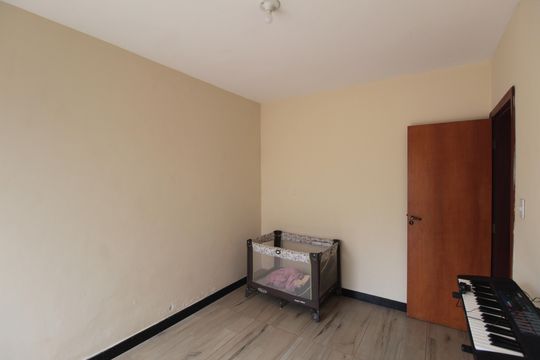 Quarto de casa à venda com 3 quartos, 140m² em Serrano, Belo Horizonte