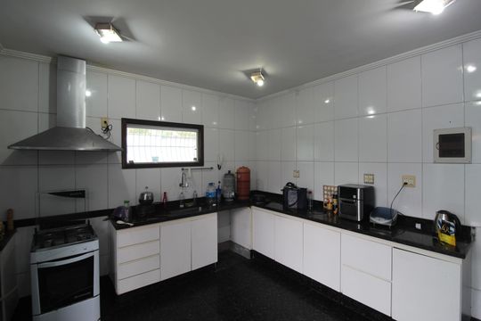 Cozinha de casa à venda com 3 quartos, 140m² em Serrano, Belo Horizonte