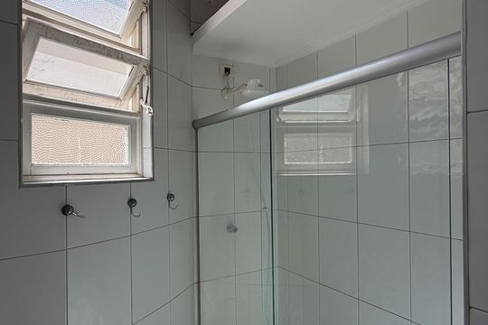 Banheiro de apartamento para alugar com 2 quartos, 90m² em Boqueirão, Santos