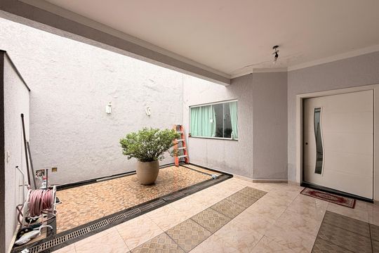 Garagem de casa à venda com 3 quartos, 202m² em Jardim Marambaia Ii, Jundiaí