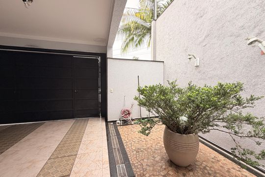 Garagem de casa à venda com 3 quartos, 202m² em Jardim Marambaia Ii, Jundiaí
