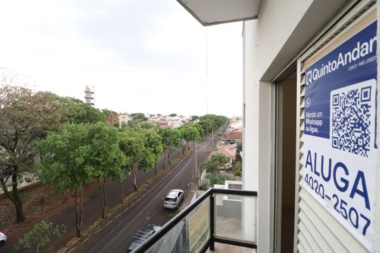 Plaquinha de apartamento para alugar com 3 quartos, 115m² em Vigilato Pereira, Uberlândia