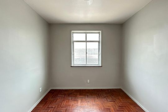 Quarto 2 de casa para alugar com 2 quartos, 76m² em Bento Ribeiro, Rio de Janeiro