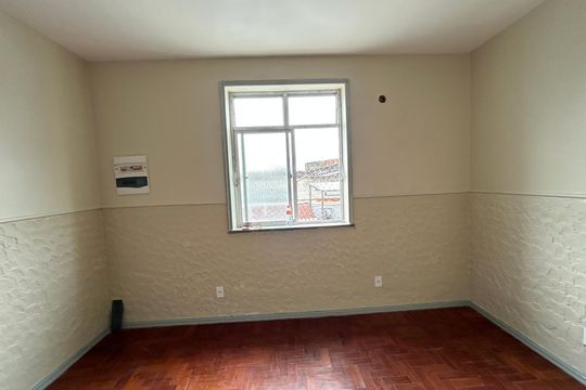 Sala de casa para alugar com 2 quartos, 76m² em Bento Ribeiro, Rio de Janeiro