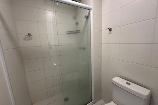 Banheiro de apartamento para alugar com 1 quarto, 54m² em Alphaville Industrial, Barueri