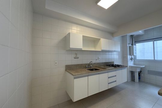 Cozinha de apartamento para alugar com 1 quarto, 54m² em Alphaville Industrial, Barueri