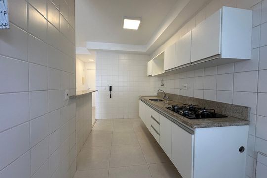 Cozinha de apartamento para alugar com 1 quarto, 54m² em Alphaville Industrial, Barueri