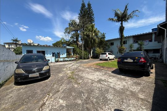 Garagem de casa à venda com 6 quartos, 223m² em Centro Alto, Ribeirão Pires
