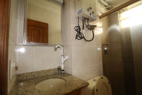 Banheiro de apartamento à venda com 2 quartos, 48m² em Jacarepaguá, Rio de Janeiro